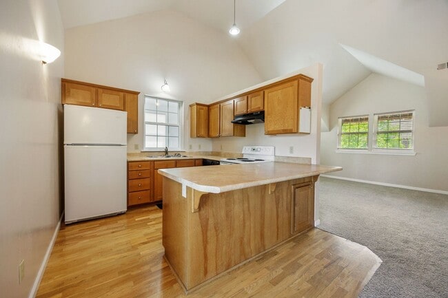 Building Photo - Peaceful 2-bedroom 1-bath Cottage with Dec...