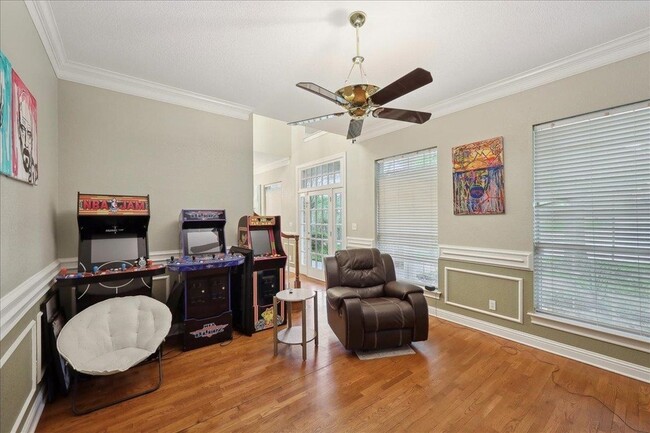 Building Photo - 4 Twin Cir Dr