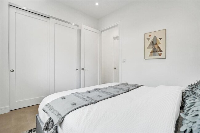 Building Photo - 1211 SE 1st St