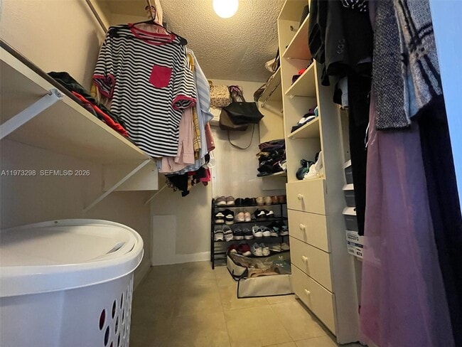 Building Photo - 9010 SW 125th Ave