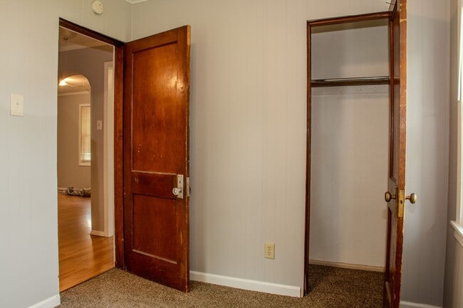 Building Photo - Two bedroom House in East Alton
