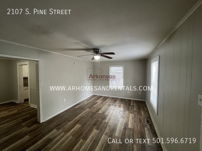 Building Photo - 2107 S Pine St