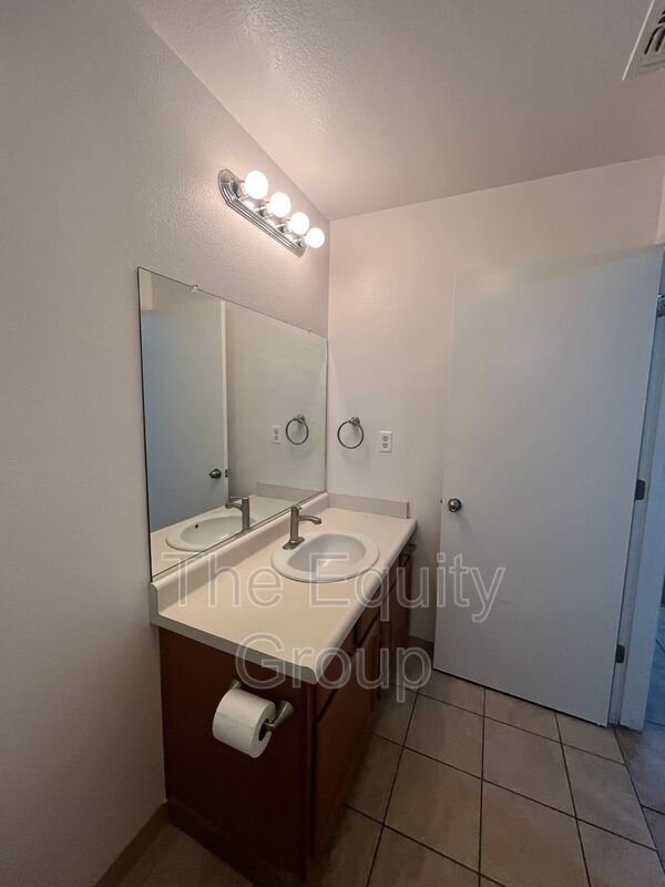 Building Photo - 4225 S Cindy Ct