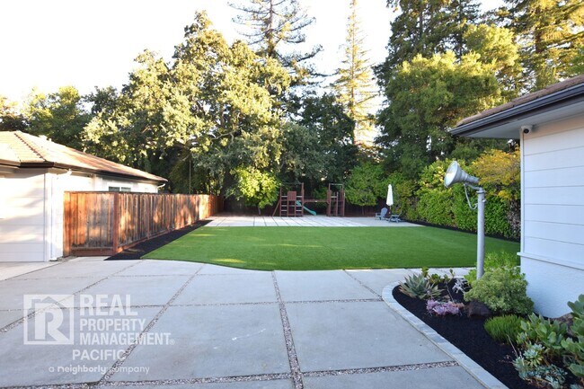 Building Photo - 3-Bedroom Retreat with Expansive Backyard ...