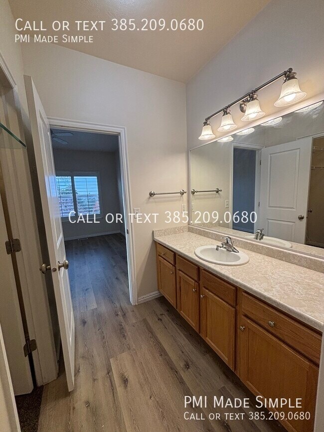 Building Photo - 14910 Treseder St