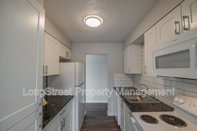 Building Photo - 205 6th Ave SW