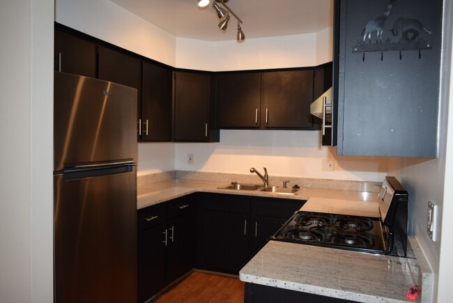 Building Photo - Updated 2-Bedroom Condo with Finished Basement, Garage, Pool, Tennis, Clubhouse