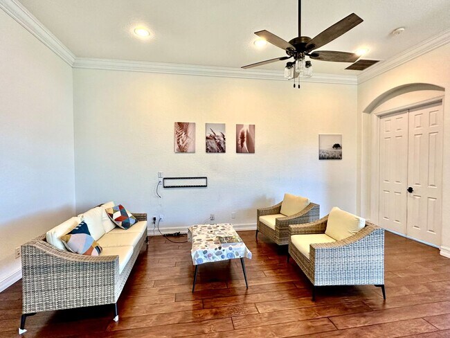 Building Photo - GORGEOUS 3 BEDROOM 2 BATH HOME IN PARKLAND