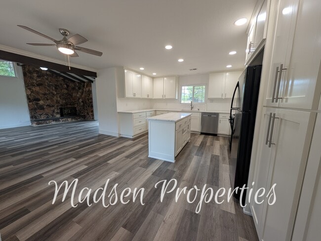 Building Photo - 6231 Pebble Ln
