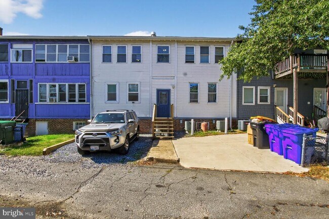 Building Photo - 4009 8th St NE