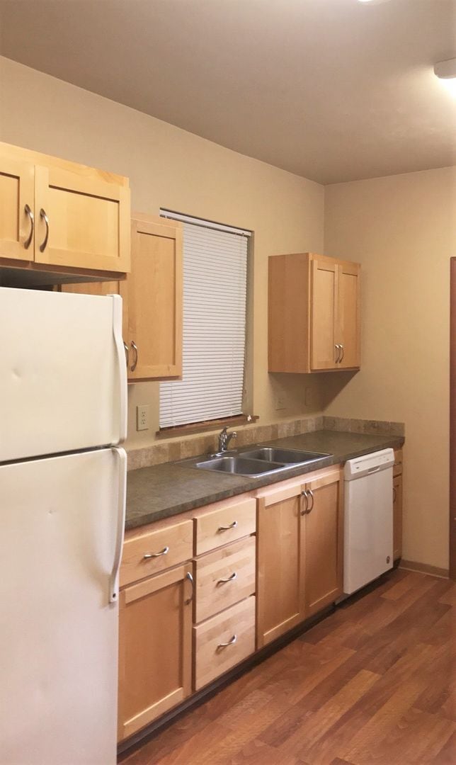 Building Photo - Spacious West Campus 4 bed,2 bath downstai...