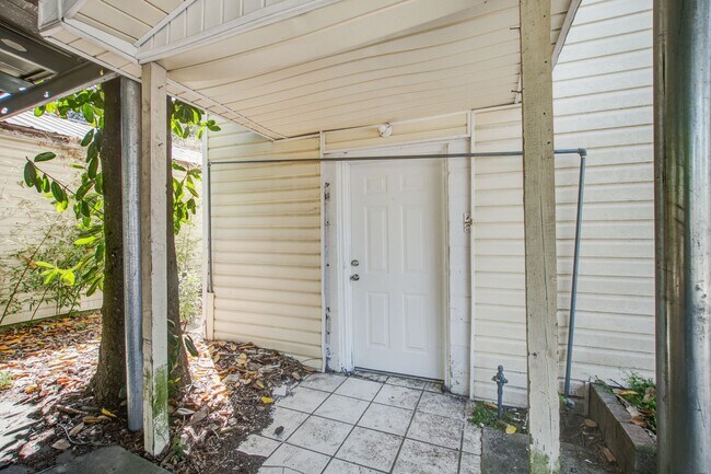 Building Photo - Now Leasing - Charming Renovated 3BR Home Near Downtown Columbia & Major Colleges