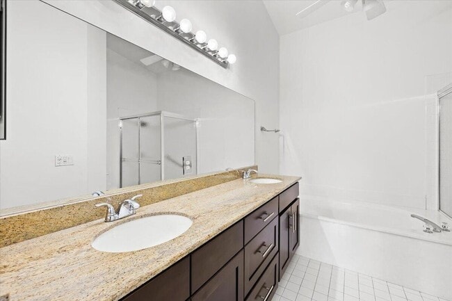 Building Photo - 10352 Mateo Ct
