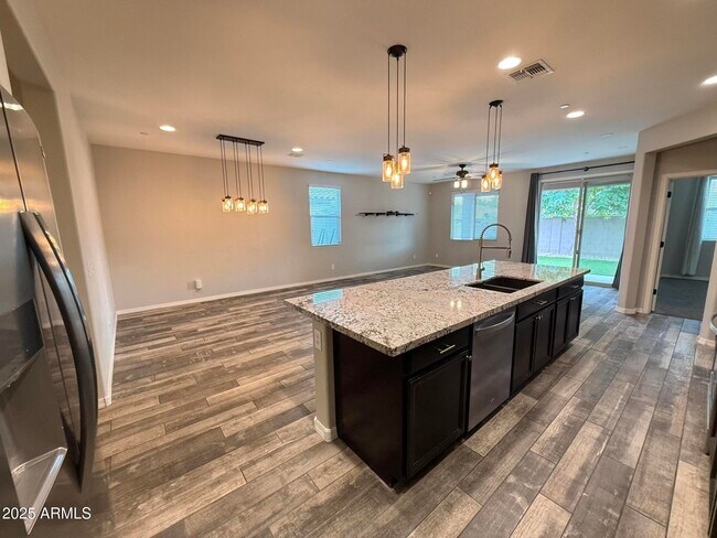 Building Photo - 21217 W Granada Rd