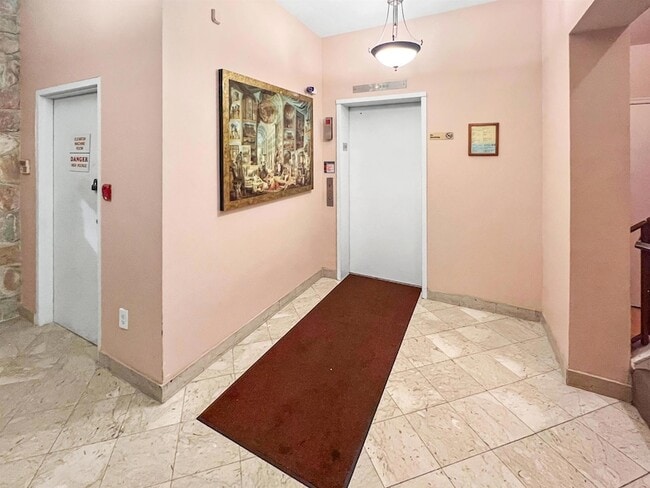 Building Photo - 1906 Paterson Plank Rd