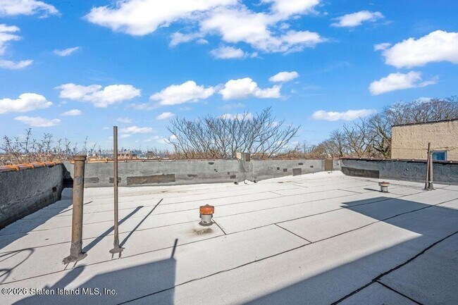 Building Photo - 37 Avon Pl