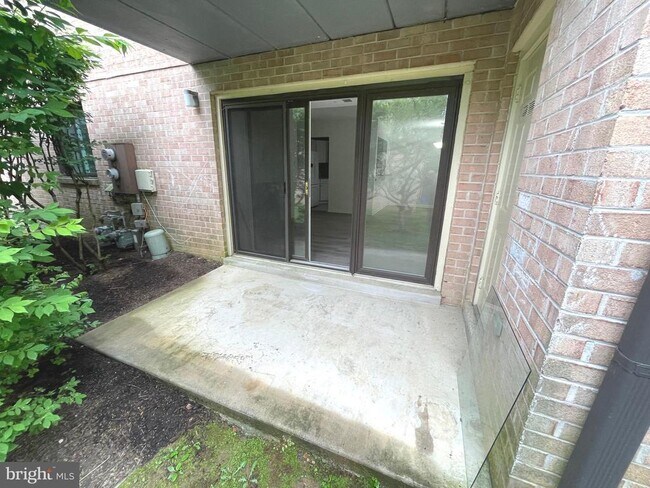 Building Photo - 62 Le Forge Ct