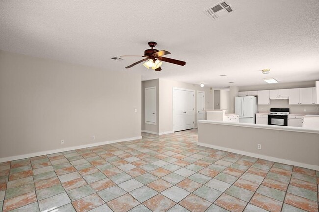 Building Photo - 185 Segovia Way