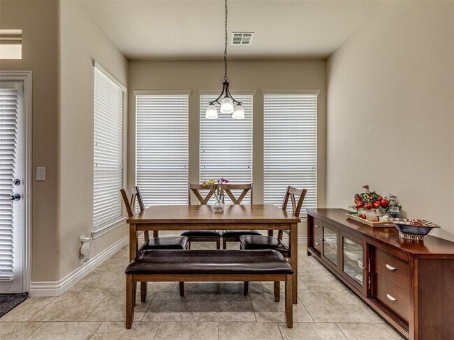 Building Photo - 2500 Cordgrass Ln