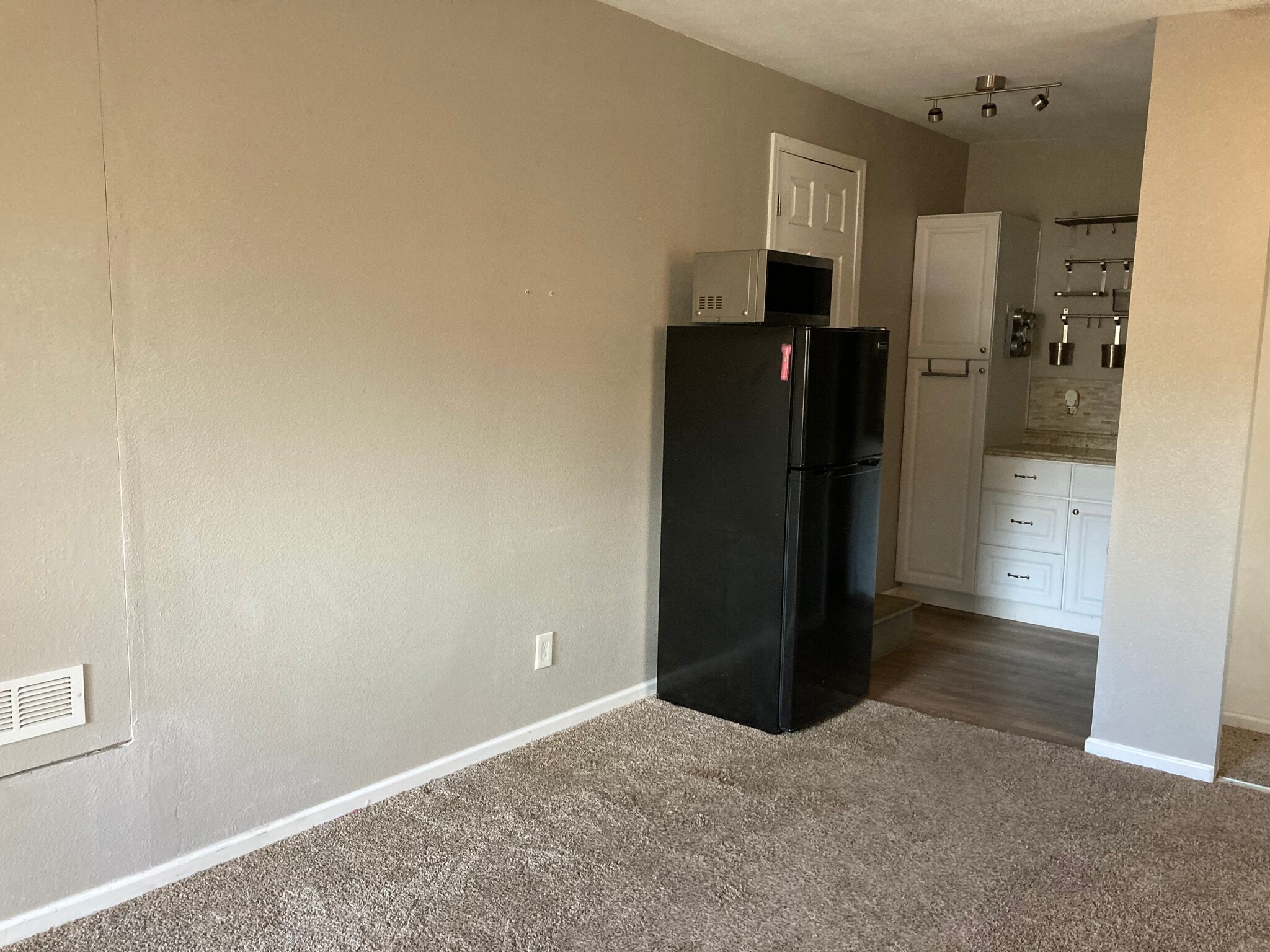 Building Photo - 5021 N Pinon Dr