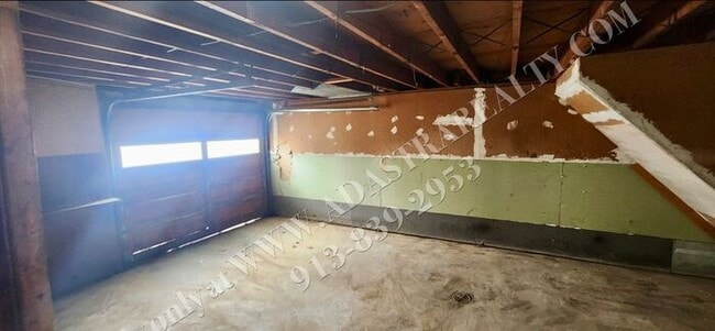 Building Photo - Cozy 2 Bed 1 Bath Duplex in KCK-Available NOW!!