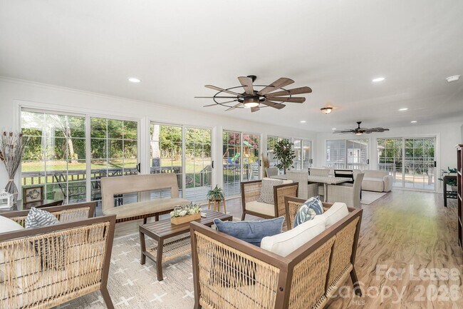 Building Photo - 8823 Dartmoor Pl