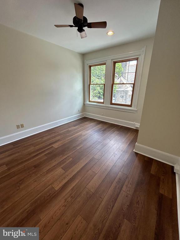 Building Photo - 209 Grayling Ave