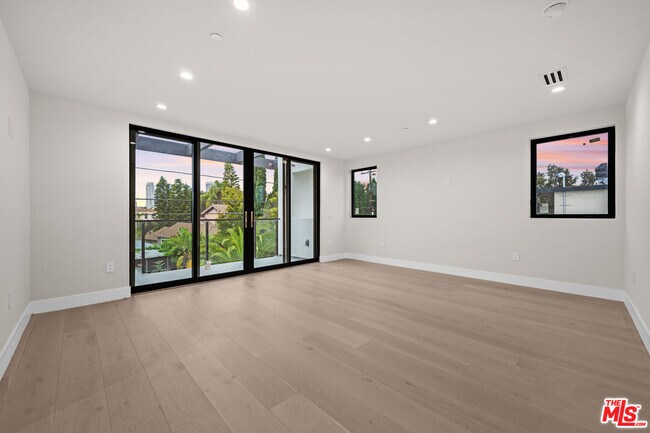 Building Photo - 1439 Edris Dr
