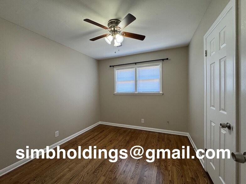 Building Photo - 337 River Oaks St