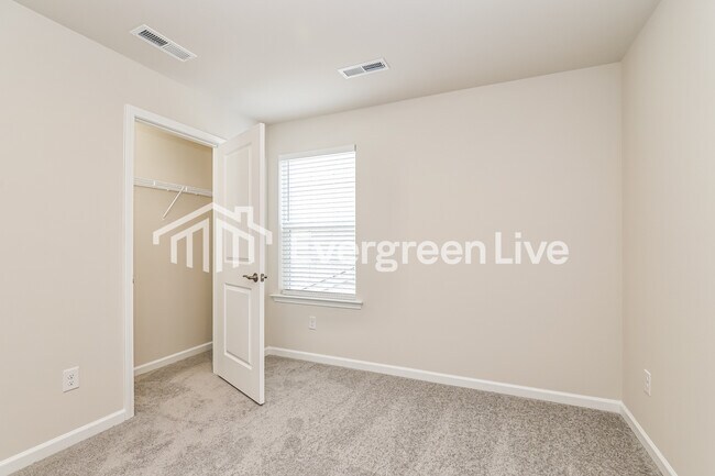 Building Photo - 5519 Hydrangea St