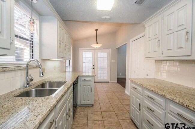 Building Photo - 5809 Hollytree-