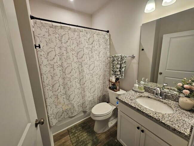 Building Photo - 698 Oak Br Pl