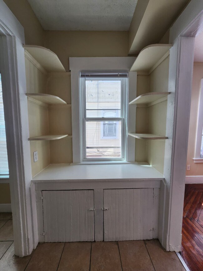 Building Photo - 395 Sherman Ave