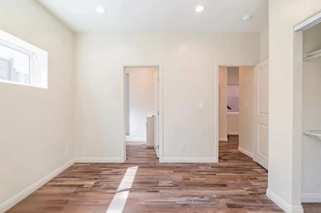 Building Photo - 3258 1/2 Dundas St. Los Angeles