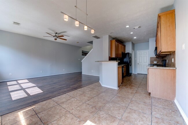 Building Photo - 47 Wickerdale Pl