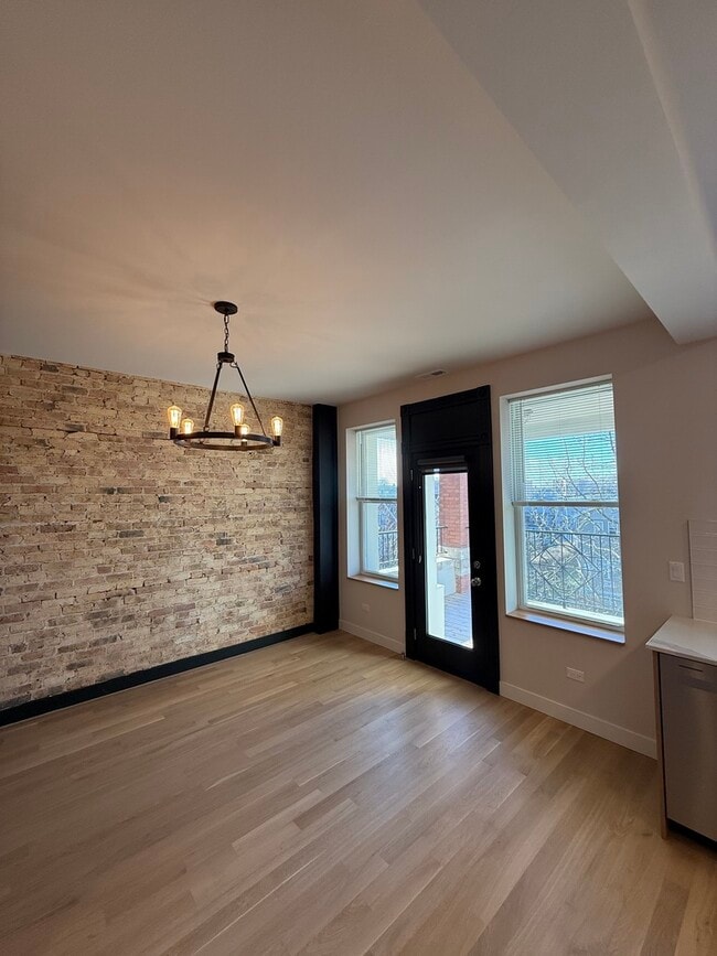 Building Photo - 927 N Mozart St