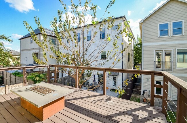 Building Photo - 1307 Studer St