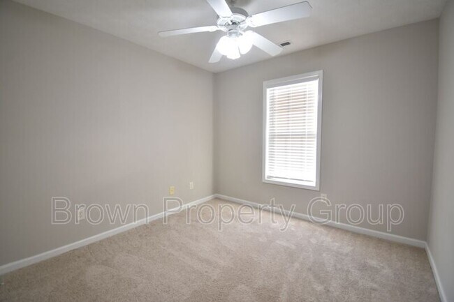 Building Photo - 5609 Thackeray Dr