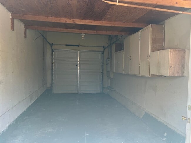 Building Photo - Ready to Move-In (3bed/1 bath, one unit of...