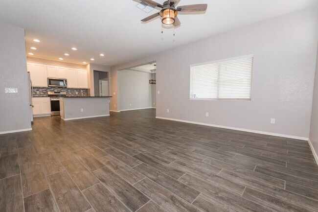 Building Photo - Beautiful 2-Story Home, 5 Bedroom, 3 Full ...