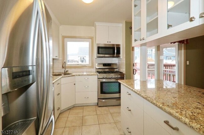 Building Photo - 7 Osage Dr