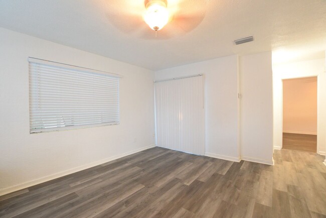 Building Photo - 1 br, 1 bath House - 2314 Formosa Ave
