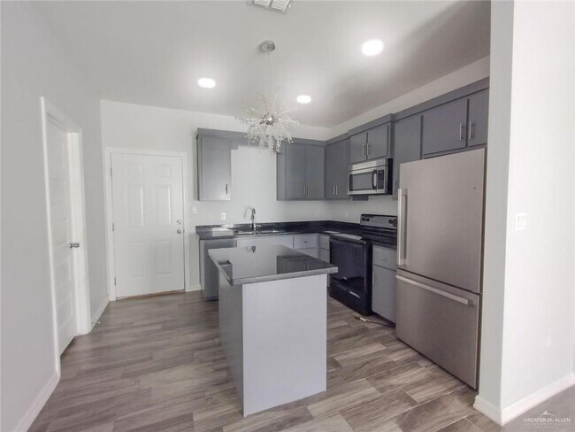 Building Photo - 8 Maryland St