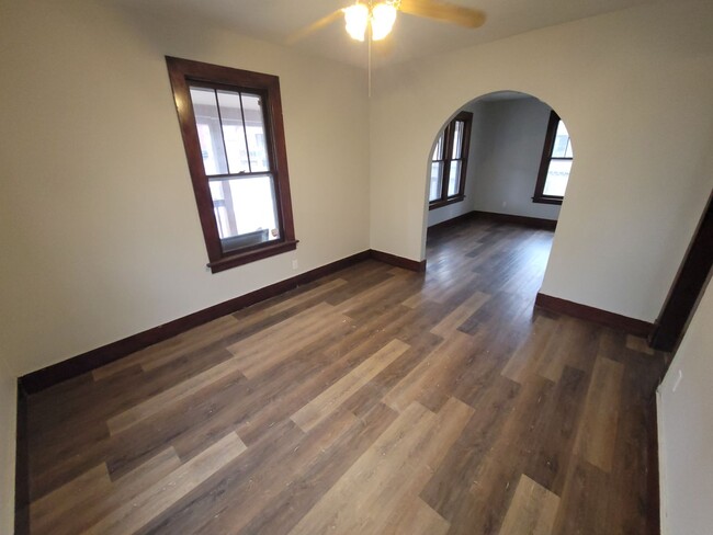 Building Photo - 2BR-2BA Single-Family House - Washington M...