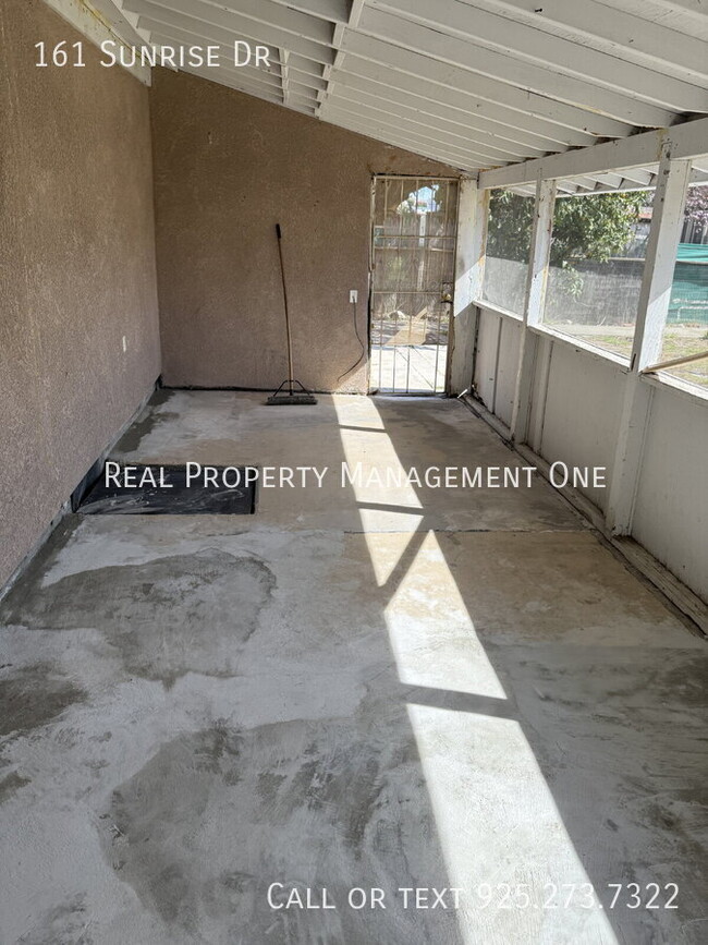Building Photo - 161 Sunrise Dr