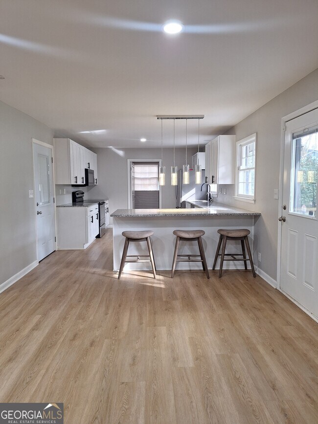 Building Photo - 1605 Brockett Rd