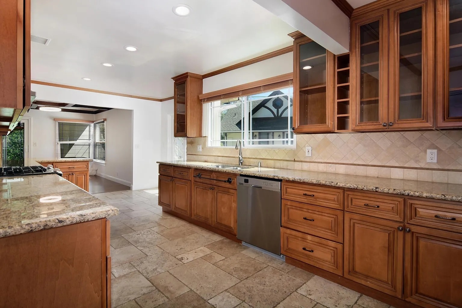 Building Photo - 17601 Tarzana St