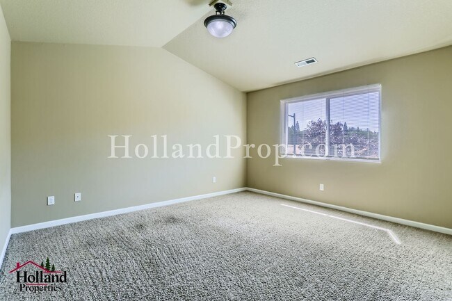 Building Photo - Wonderful home in Forest Grove near College