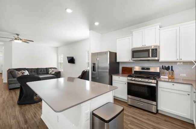 Building Photo - 104 Blue Blaze Trl