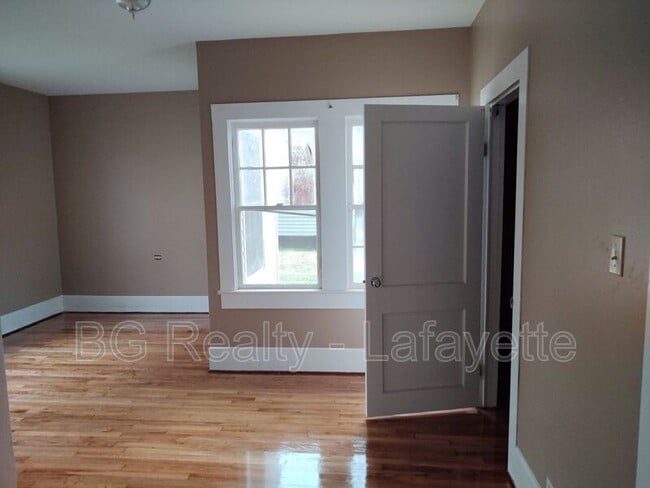 Building Photo - 303 S Guegnon St